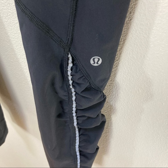 LULULEMON Full Tilt Tight Black High Rise‎ Reflective Hem Leggings Women’s Sz 10 - Picture 3 of 4